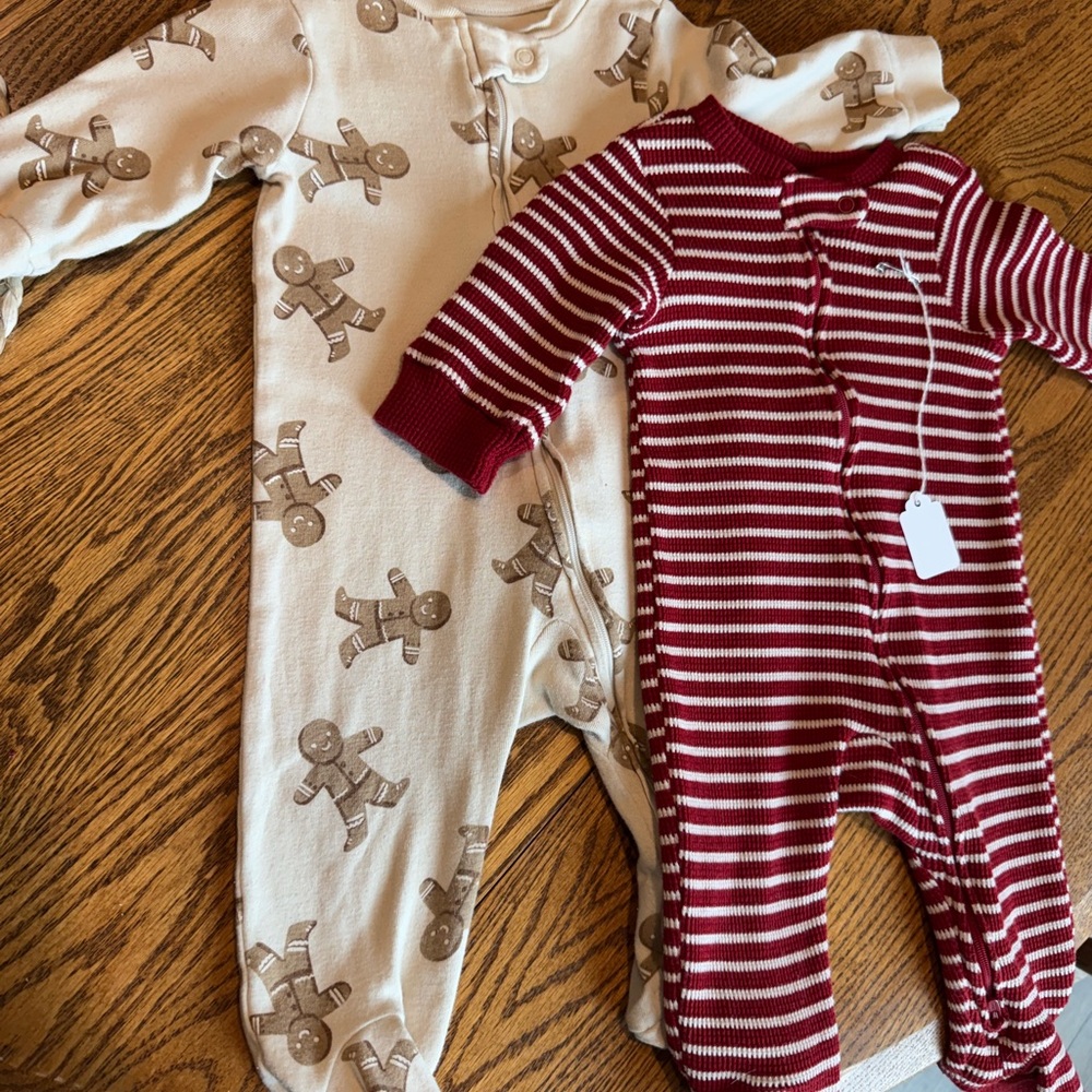 •SOLD•  Organic Cotton Holiday Sleeper/Footie Bundle (fragrance free house)